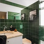 アパート Sabarros - 2 Bedrooms In Alvalade リスボン