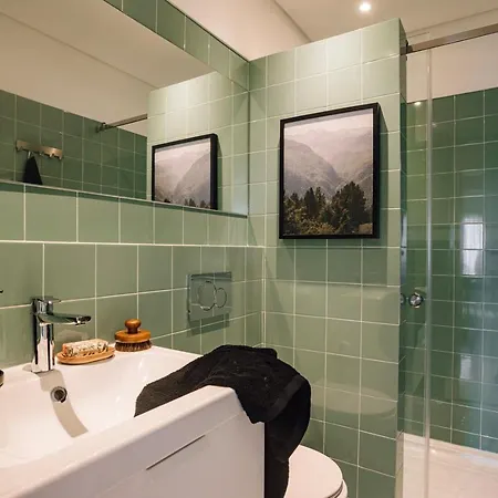 Sabarros - 2 Bedrooms In Alvalade 아파트 *