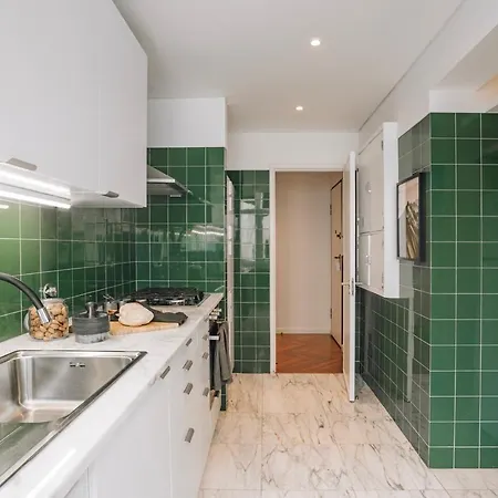 Sabarros - 2 Bedrooms In Alvalade דירה ליסבון