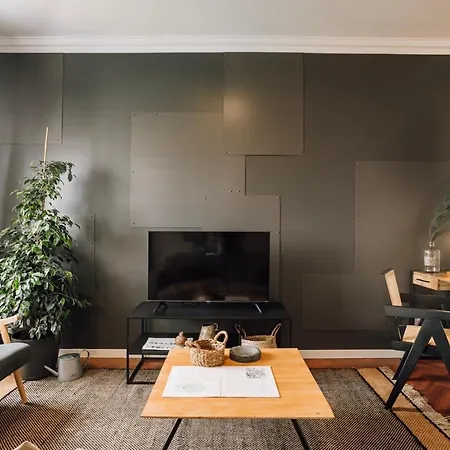 Sabarros - 2 Bedrooms In Alvalade 아파트 *